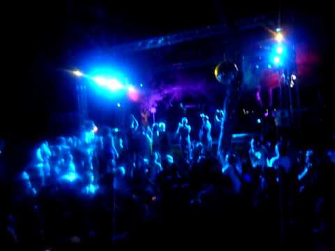 Suncebeat 2011 DJ Spen & Karizma Sunday Night Playing Last Song On Main Stage