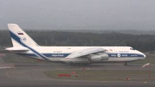 preview picture of video 'Antonov RA-82079 Volga-Dnepr An-124-100 NEW CHITOSE Airport 超巨大ロシア輸送機アントノフ 離陸'