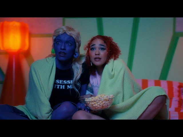 Video zu 'Girls Like You' ansehen