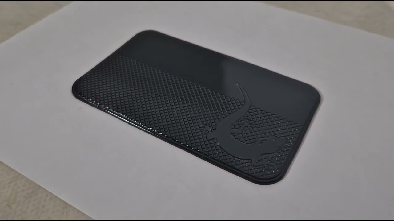 Противоскользящий коврик на торпеду 150x90 (Proswisscar) Video 1