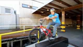 preview picture of video 'Behind the Gates - BMX-video from Karhula Industrial Park by Eki Vainikka'