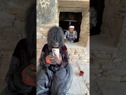 Gorilla bohat chalak nikla 😱#gorilla #minivlog #pets #animals #shortsfeed #minivlogs