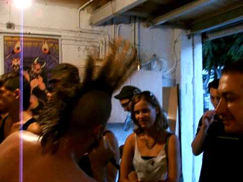 Mahleket Hanikot Shotrim "הייתי בטוח שככה מכירים בנות"