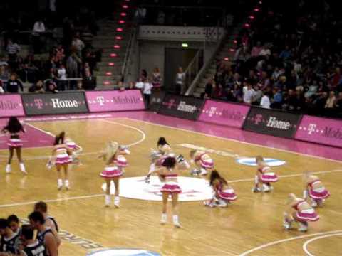 Baskets Danceteam (Telekom Baskets Bonn - Besiktas Cola Turka)