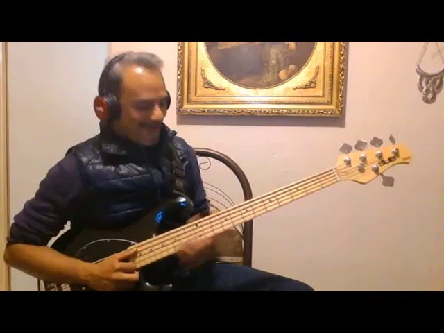 Vídeo relacionado con Sterling by Music Man StingRay Ray5 - Bajo en negro, 5 cuerdas