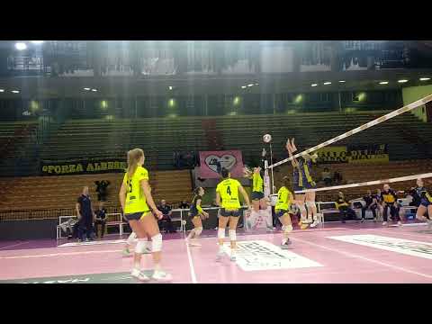 LA TECNOTEAM ALBESE VOLLEY COMO SBANCA CREMONA: CASSEMIRO CHIUDE LA PARTITA CON UN PALLONETTO