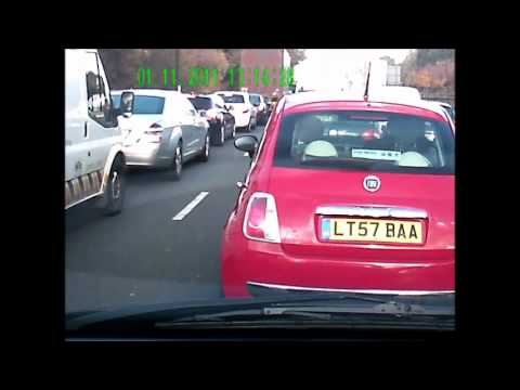 czerwony fiat 500 i debil roku