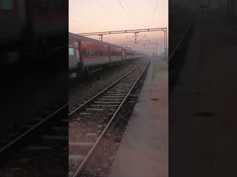 Superfast Train...🚄💨 | Train Sound🔊 #railway #viral #status #shorts #trending