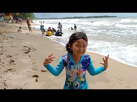 Berenang Dipantai Pandan Carita#wisatabanten#pantaipandan#pantaicarita #pantaianyer