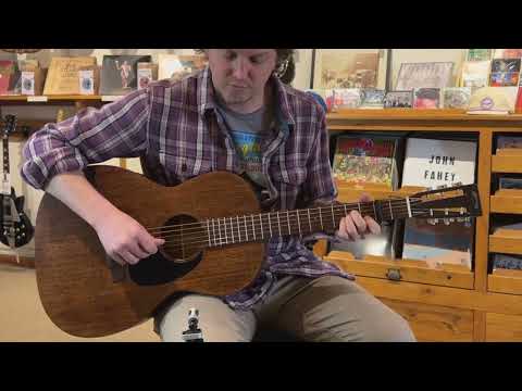 Fingerpicking An All-Mahogany Martin 000-15SM