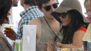 Josh Hutcherson &amp; Vanessa Hudgens Offical Couple..?