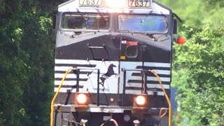 preview picture of video 'Norfolk Southern Double Stack In Shenandoah Junction'