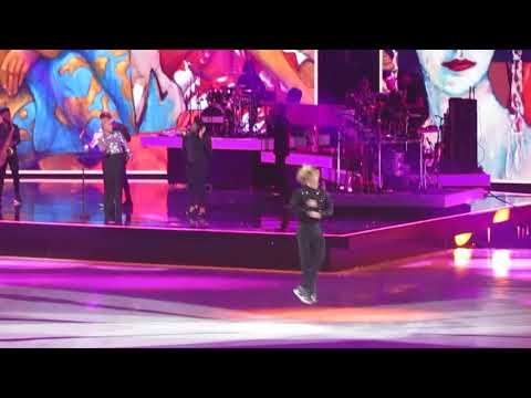 Art on ice 2018 - Finale 1 - Emeli Sandé & Cast "Highs & Lows"