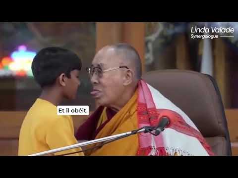 Dalai Lama demande de lui sucer la langue — Lire non verbal