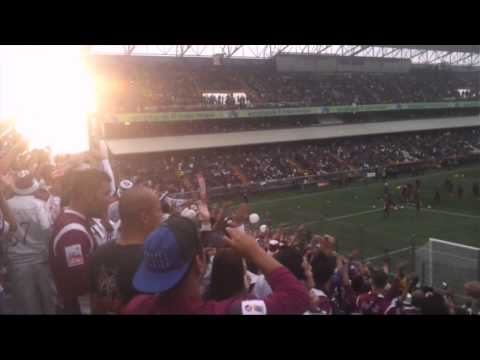 "Ya tenemos una cama ya tenemos un colchón" Barra: Ultra Morada &bull; Club: Saprissa