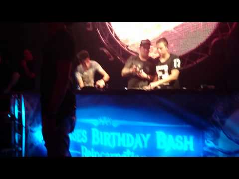 Akyra VS lowriderz @ unsenses birthday bash 2015