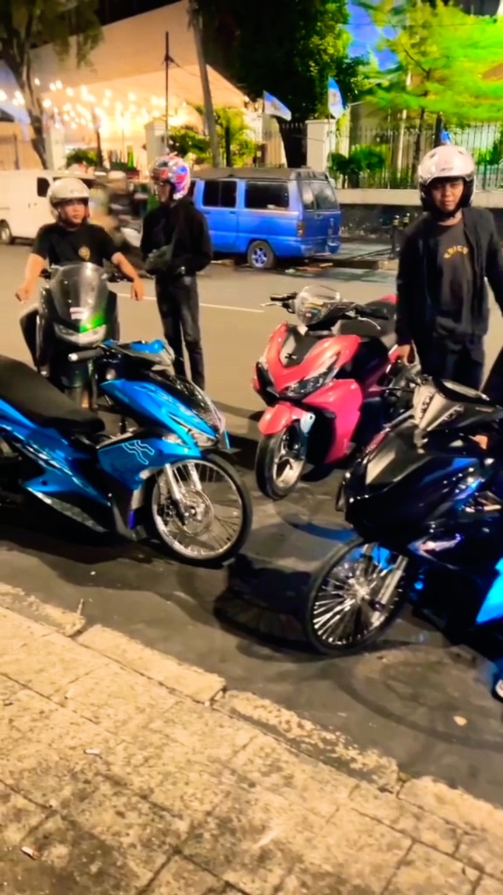 Yamaha Aerox 155 yang dimodifikasi ini bikin kamu pengen upgrade juga! Siap jadi pusat perhatian di jalan? 🏍️💨