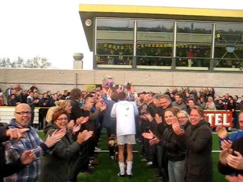 Erehaag voor Woudia 1 na promotie