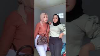 Download lagu Keindahan Gerakan: Menari dengan Keanggunan Hijab! 💃🧕🏼 #goyang #Hijab #Shorts #jilbab mp3 Download lagu Keindahan Gerakan: Menari dengan Keanggunan Hijab! 💃🧕🏼 #goyang #Hijab #Shorts #jilbab mp3