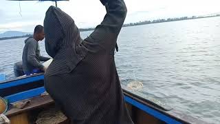preview picture of video 'Dapat ikan besar di jaring tancap nelayan teunom'