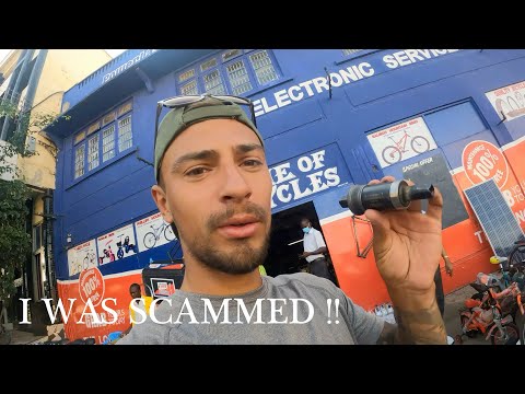 Crossing into Uganda | Cycling Around The World | VLOG 17 🇰🇪 🇺🇬