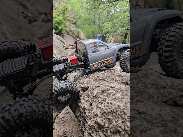 Vídeo relacionado con Neumáticos Coche RC para Axial para SCX10 para RR10 para Wraith para Bomber para RBX10 para Ryft 4 Unids/Set Neumáticos Goma Suave De 2,2 "Bully Wheel para 1/10 Coche Trepador Control Remoto