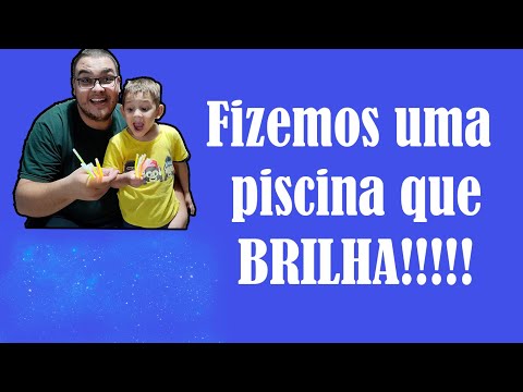 Fizemos uma piscina que brilha no escuro com pulseirinhas de neon !!!!!!!