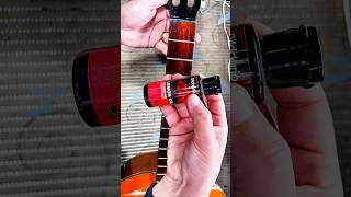 Óleo de limão , hidratante de madeira . #guitar #daddario #luthier #guitarra #violao #manutenção