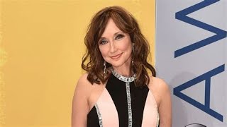 PAM TILLIS - BLUE ROSE IS