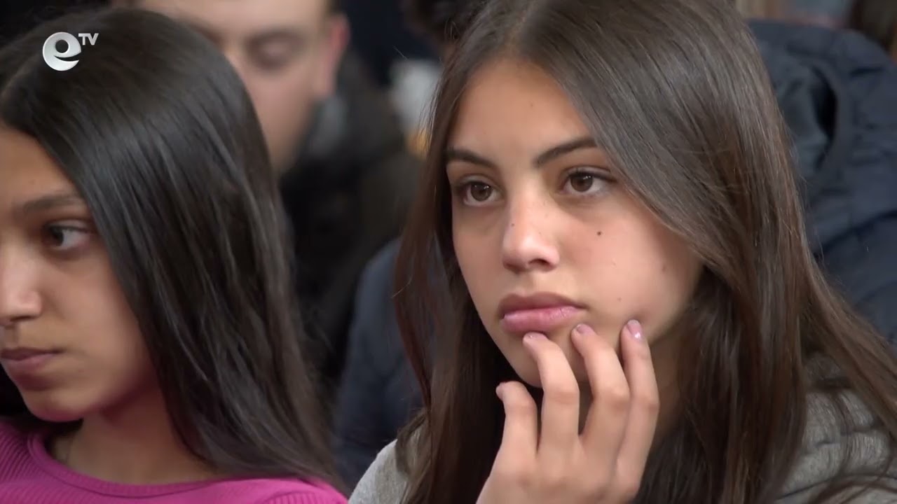 Хайдути представиха старинни оръжия на ученици от Димитровград