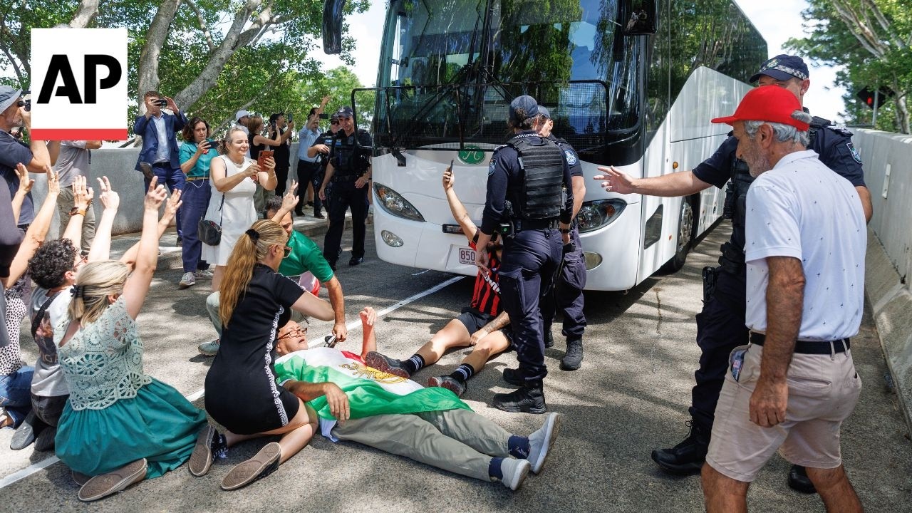 Video | Protesters block bus believed to be carrying Iran women's soccer team in Australia
