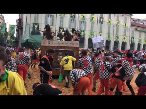 Carnevale d'Ivrea, la battaglia delle arance