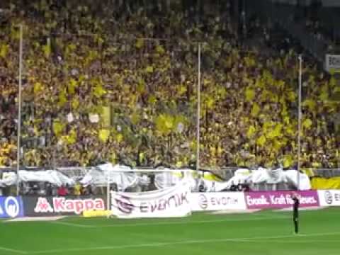 Dede verabschiedet sich vor der Südtribüne.mp4