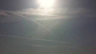 preview picture of video 'Chemtrails above Venice (Italy)'