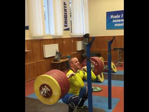 Oleksandr Pielieshenko (85) 260 kg front squat