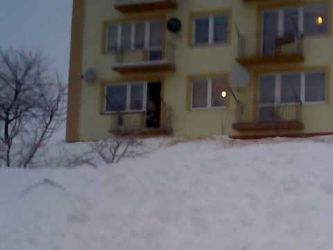 Sanki + skocznia = zniszczone deski