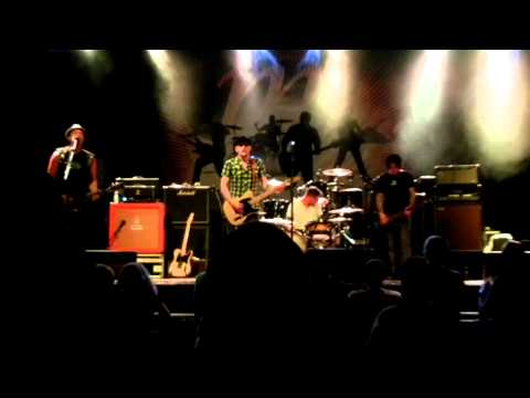 Twopointeight - Rumors & headlines (live in Bilbao, 2011)