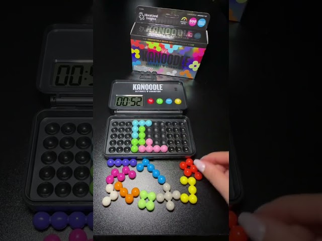 Vídeo relacionado con Learning Resources Kanoodle Ultimate Champion, Juego de lógica y Rompecabezas 2D y 3D, con Temporizador, 500 retos, Edades 7+