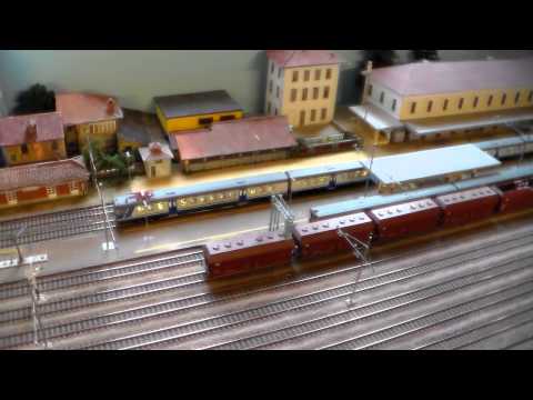 PLASTICO E TRENI DELLA LINEA DEI GIOVI : RONCO SCRIVIA. (GE) 4 - 10 - 2014.