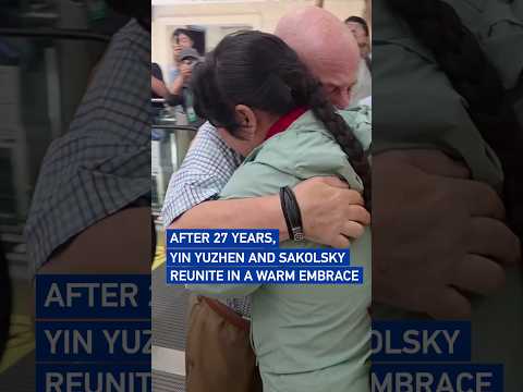 After 27 years, Yin Yuzhen and Sakolsky reunite in a warm embrace