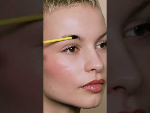 Миниатюра изображения товара Гель для бровей Catrice Super Glue тон 010 (4мл)