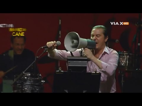 Mike Patton being a madman (Mondo Cane)