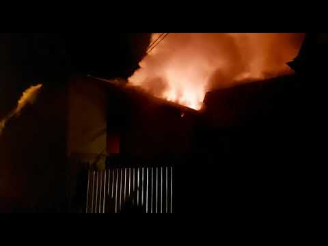 Incendiu violent în municipiul Galaţi. 6 case au fost distruse de flăcări