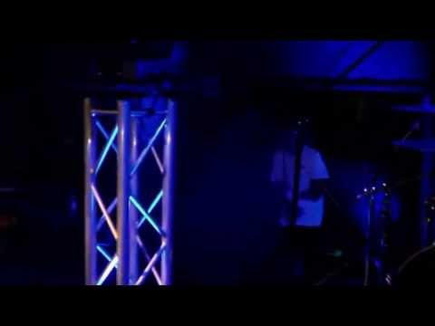 Ees Individuality feat. Vylla Live