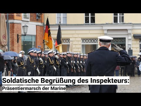 Marine-Soldaten begrüßen Inspekteur zur Vereidigung in Stralsund: Präsentiermarsch und Wachbataillon