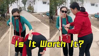 Do You Think This Kind Of Person Deserves Help?#funny #内涵段子 #life #ruralfunny