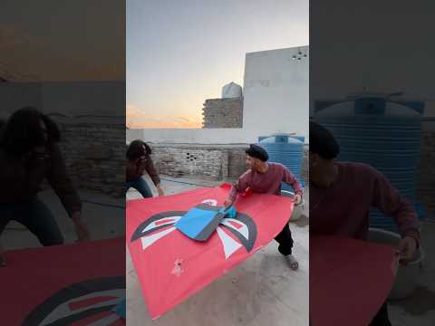 Itana pyara guda pker lia 😍 #short #kiteflying #youtubeshorts