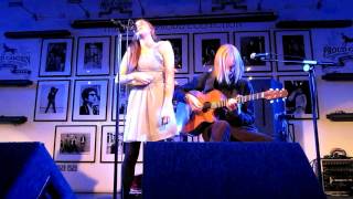 Josienne Clarke - "Dimming Of The Day" (Cover) @Proud Camden