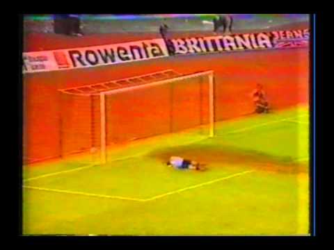 1982 (June 1) SV Hamburg (West Germany) 2-West Germany 4 (Beckenbauer Farewell).avi