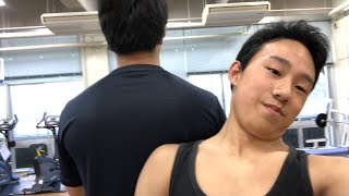 先輩と懸垂100回ずつします